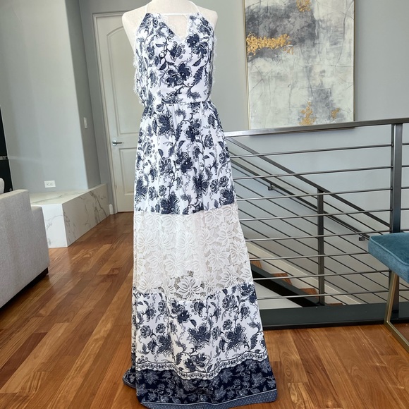 Soieblu Dresses & Skirts - Soieblu Blue and White Open Back Floral Maxi Dress - S